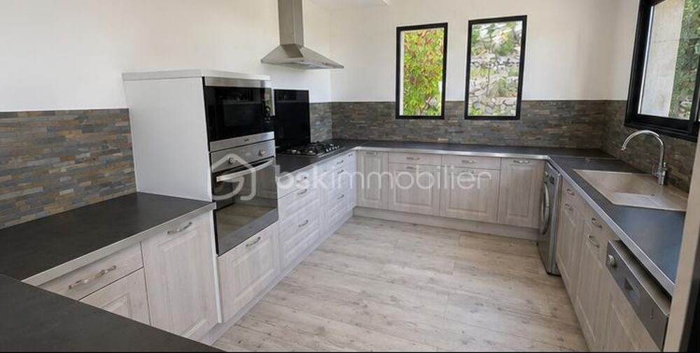 Vente Villa A DRAGUIGNAN (VAR) - PROPRIÉTÉ D'EXCEPTION AVEC VUE PANORAMIQUE, PISCINE, GARAGE ET DEUX APPARTEMENTS INDÉPENDANTS Draguignan