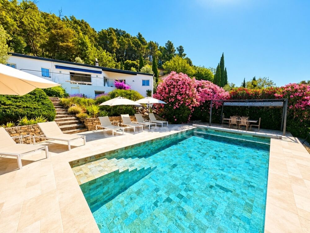 Maison à vendre 6 pièces LA MOTTE (83), 4 chambres, piscine, jardin paysagé de 1980 m²