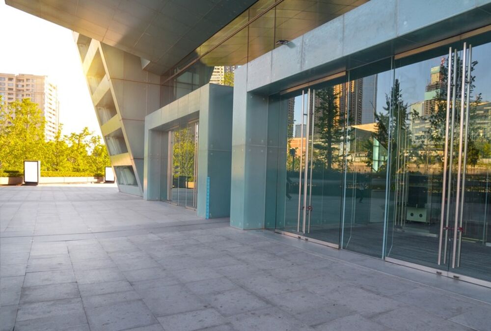   OPPORTUNITÉ D'INVESTISSEMENT – LOCAL COMMERCIAL À FORTE VISIBILITÉ SAINT OMER(62) 