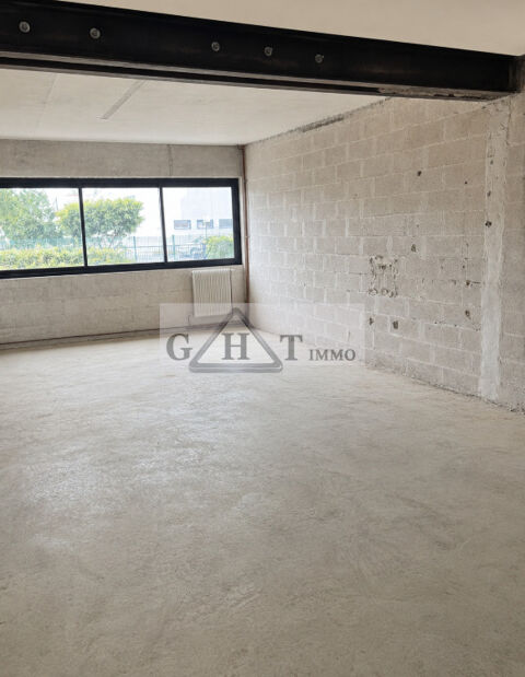 &Agrave; LOUER : LOCAUX D'ACTIVIT&Eacute;S 90m&sup2;- BUC 1100 78530 Buc