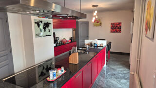  Maison  vendre 10 pices 330 m