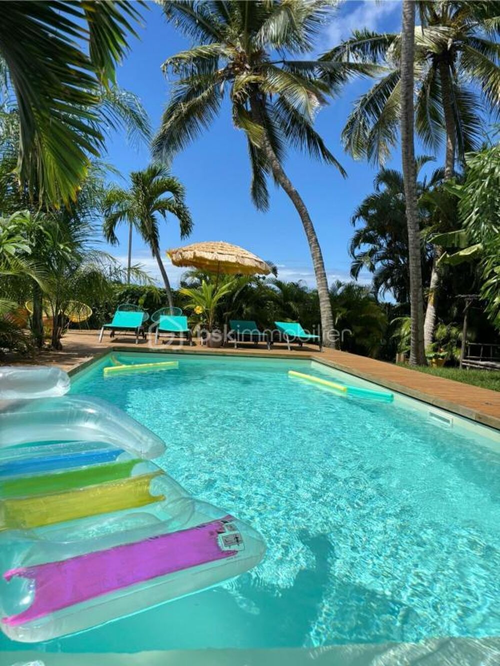 Bel ensemble immobilier piscine et spas