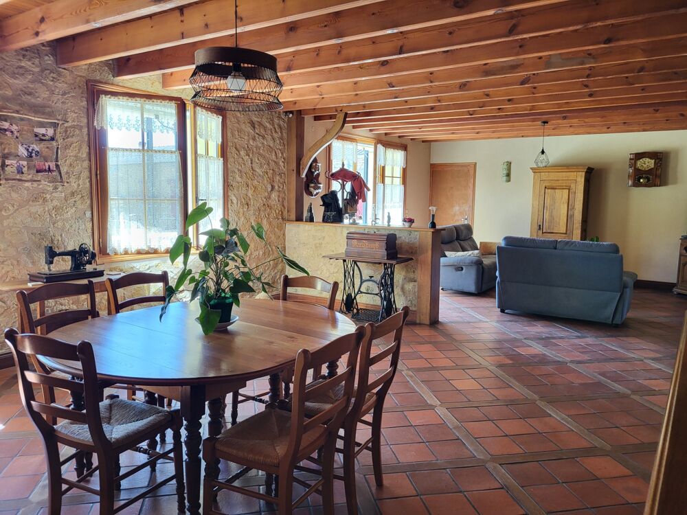 Vente Maison Maison à vendre 6 pièces AIRVAULT (79) Terrain 2538 m² Airvault