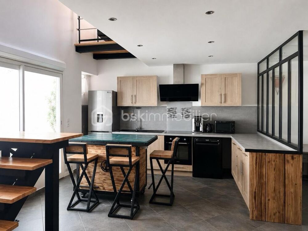Vente Maison Ensemble immobilier composé d'une habitation R+1 de Type 3 de 138,60 m² habitables et d'un atelier de 121 m² Frontignan