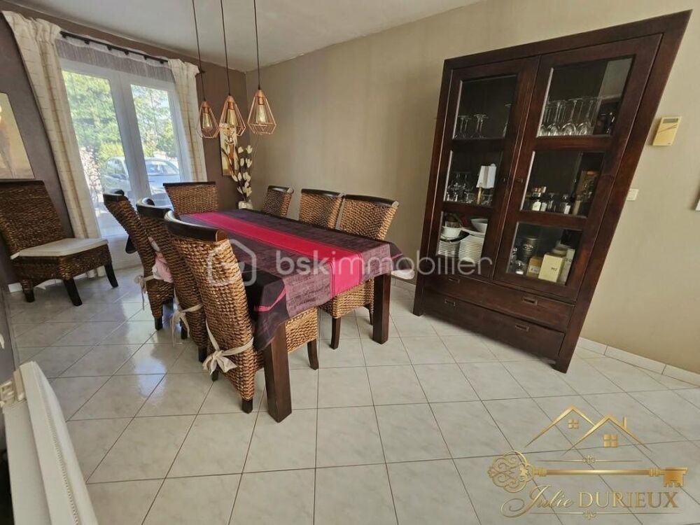 Vente Maison Maison familiale de 148m² - 7 pièces - 5 chambres - Double garage - 1 140m² de jardin D huison longueville