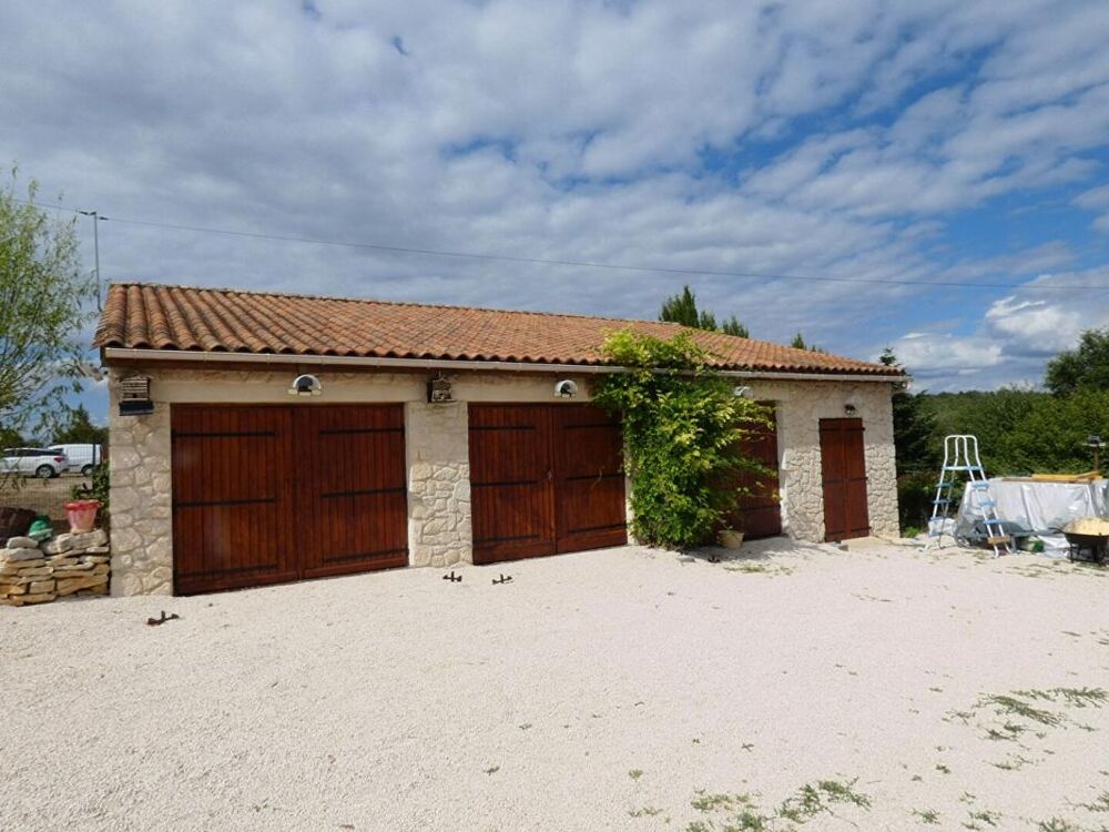 Vente Maison Maison de plain-pied 140m², 3 chambres, 2 terrasses, 3 garages, terrain 5800m² Sainte orse