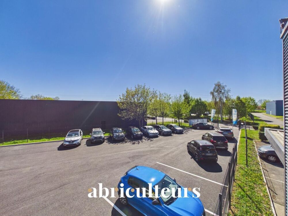   Local commercial avec stockage extérieur de 900 m² en location à proximité de Chartres (28600) 