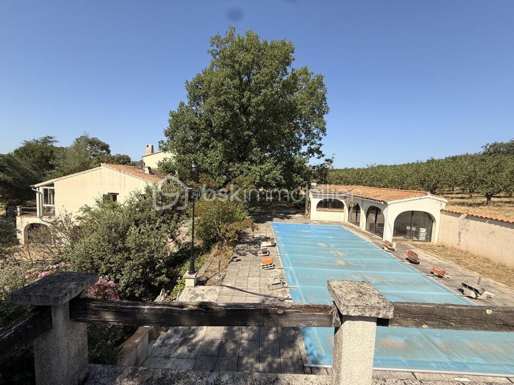 Propriété de caractère sur parc arboré avec piscine et pool-house  Fort potentiel