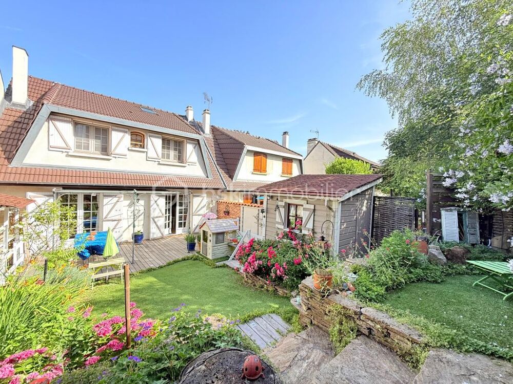 Maison spacieuse avec terrasse et jardin dans un cadre serein
