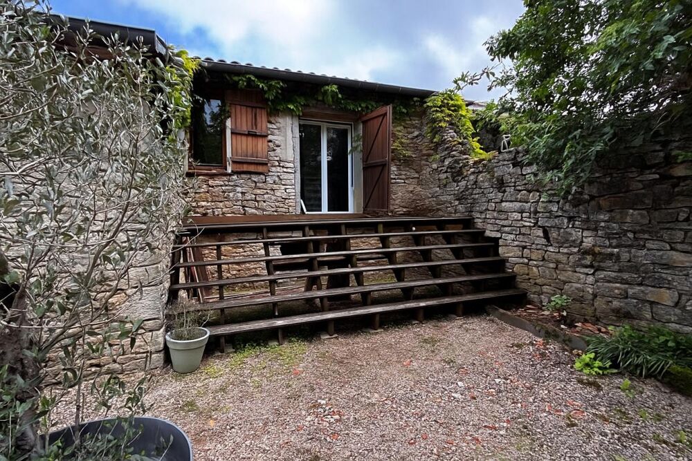 Maison en pierre, Uchizy, 152 m2 avec beau terrain arboré et dépendances