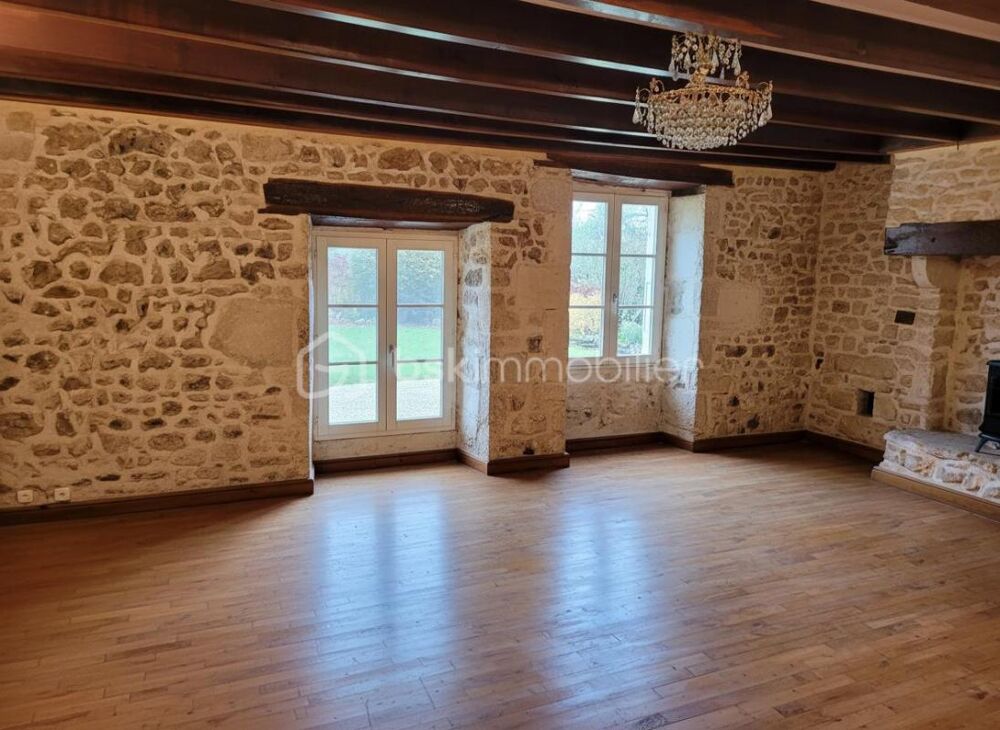 ? Maison de caractère avec piscine  228 m²  6 chambres  2000m² Terrain - Au calme