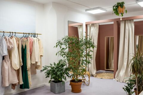 A CEDER ROIT AU BAIL EMPLACEMENT N&deg;1 RUE PIETONNE ROUEN RIVE DROITE 46000 76000 Rouen