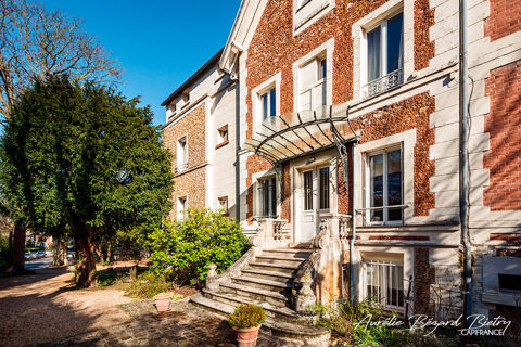   Appartement de 212m� avec terrasse et jardin Appartement - 8 pi�ce(s) - 213 m�