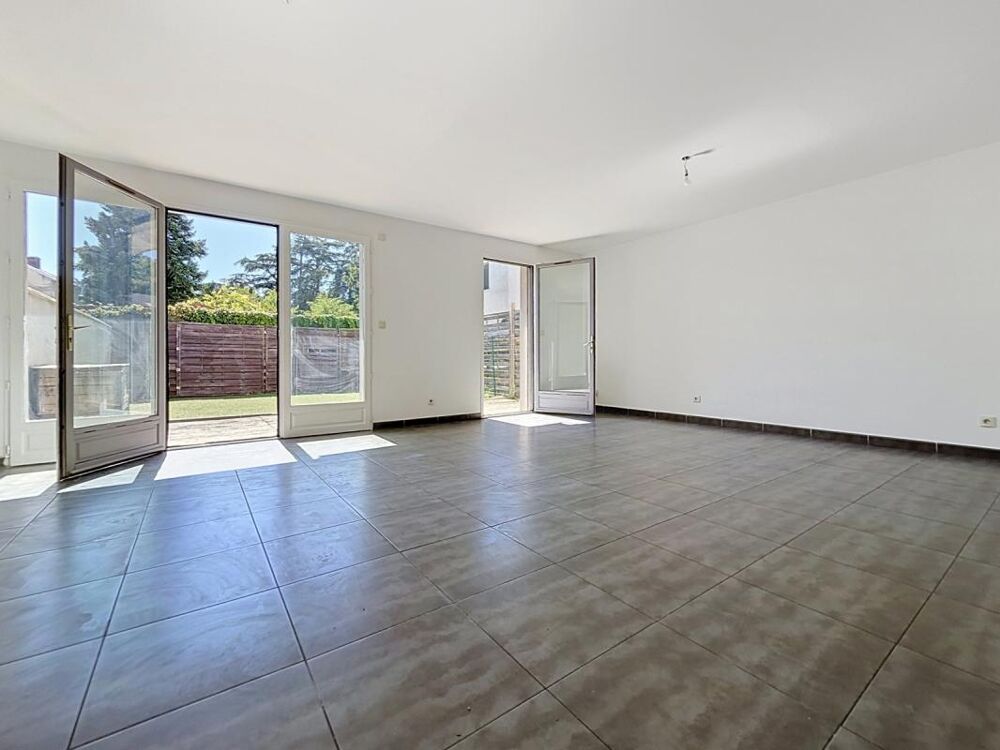 Maison contemporaine avec terrasse et jardin aux portes de Lyon