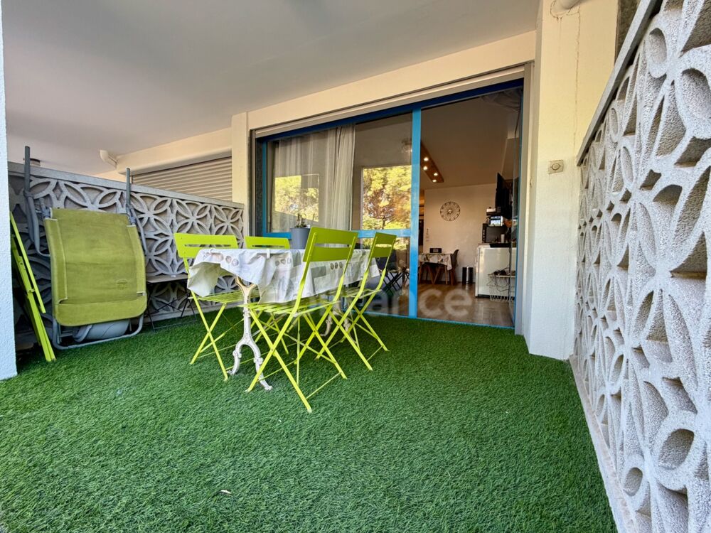 Vente Appartement BALARUC-LES-BAINS(34), VENDU MEUBLÉ, STUDIO RÉNOVÉ EN RDC, TERRASSES, DEUX STATIONNEMENTS PRIVÉS, PROCHE DES THERMES Balaruc les bains