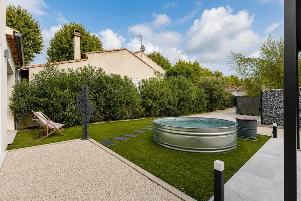 à vendre  Propriété/château Saint-Étienne-du-Grès (13103)