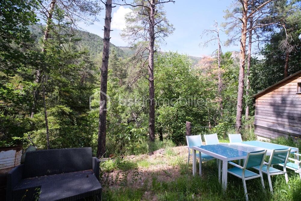 Petit chalet de 27 m2 à la montagne sur terrain arboré de 1120 m2