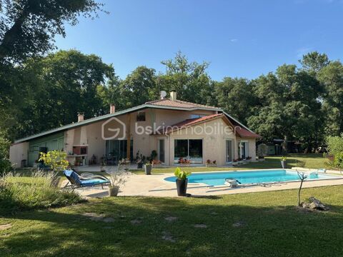   Maison de caract�re 190 m� sur parc arbor� de 2,4 ha Maison - 6 pi�ce(s) - 187 m�