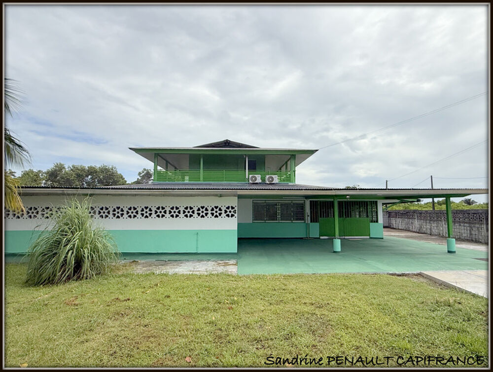 Vente Immeuble A VENDRE A KOUROU (GUYANE FRANCAISE) UNE CHARMANTE PROPRIETE DE 486 m² - DEUX APPARTEMENTS T3 - UN STUDIO - SUPERFICIE DU TERRAI Kourou