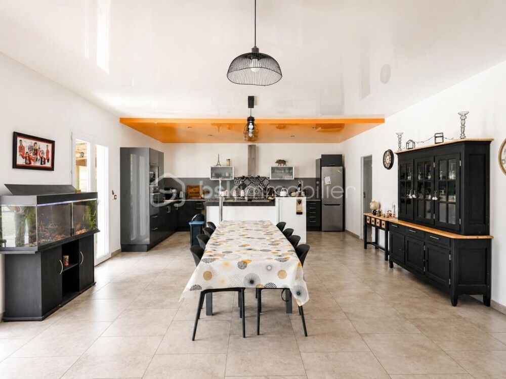 Maison contemporaine de plain-pied  209 m²  6 chambres  Plancher chauffant rafraîchissant  DPE A