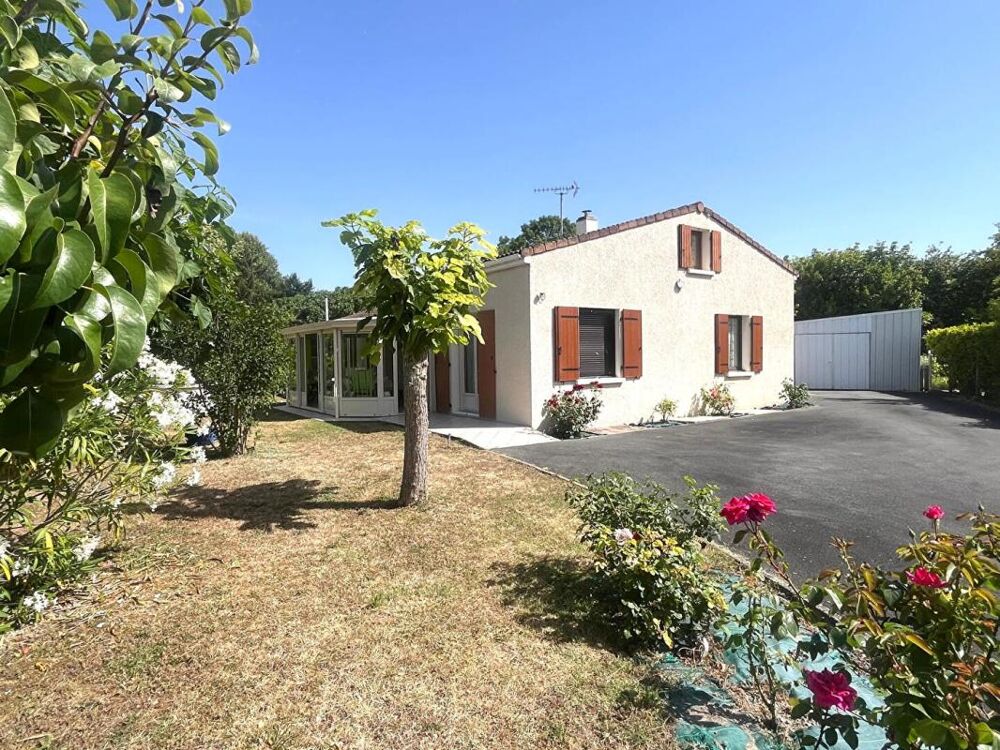 Vente Maison Maison  5 pièce(s) 109 m2 avec garage et dépendances Semussac