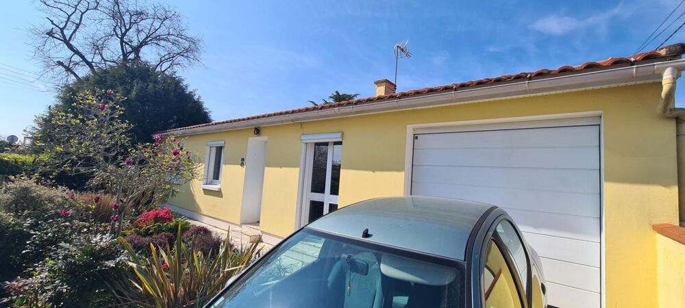 Maison Clisson 5 P . 3 Chs . Bureau . 81.29 M² . T 377 M² . Terrasse . Garage