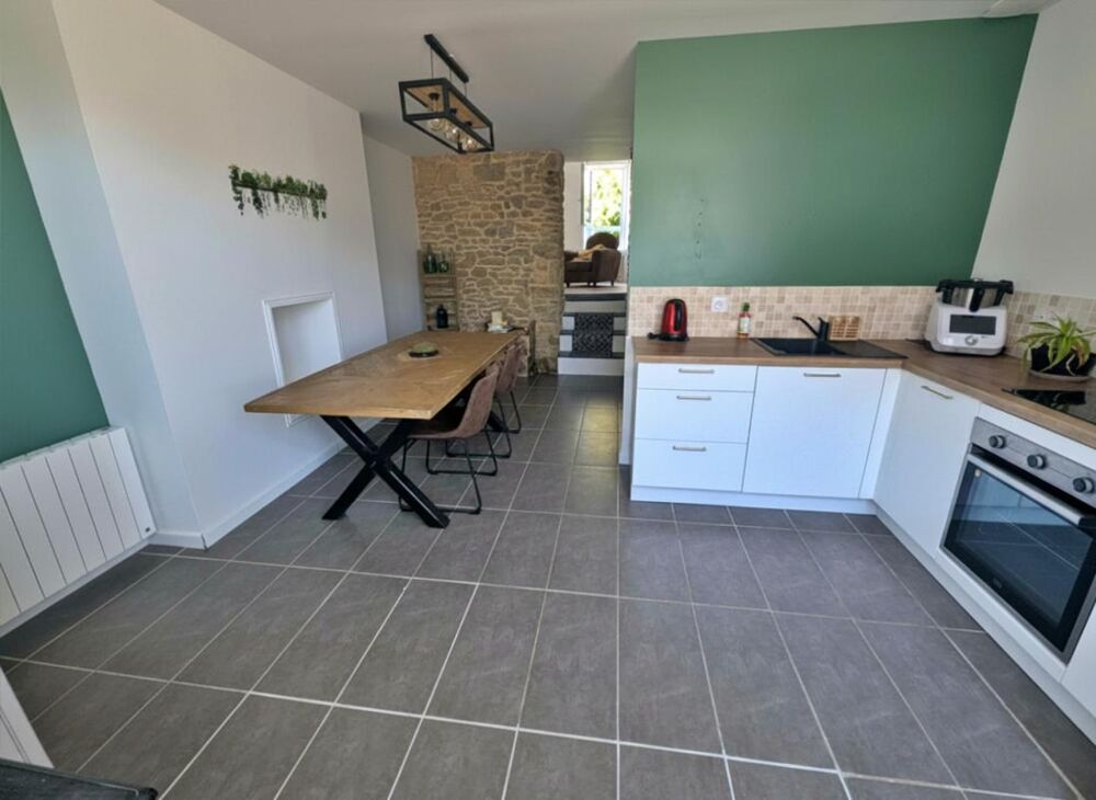 Louvigné-du-Désert  Charmante maison rénovée  80 m²  2 chambres