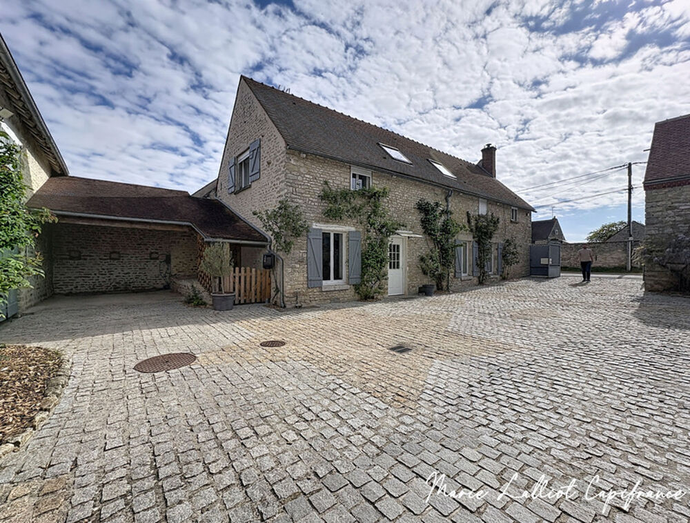 Maison à vendre 7 pièces YEVRE LA VILLE (45), 150m², Propriété en Pierres apparentes, 5 chambres, Grange, Piscinable, Grand séjo