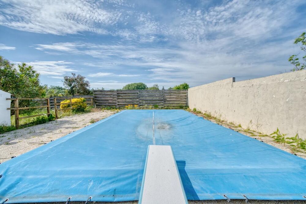 Authentique maison charentaise de 180 m² habitables avec piscine