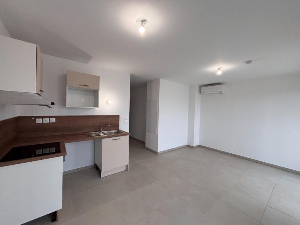 T1 avec balcon et parking à MONTEUX