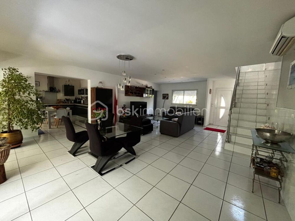 Villa 248 m² avec piscine intérieure chauffée  Agde