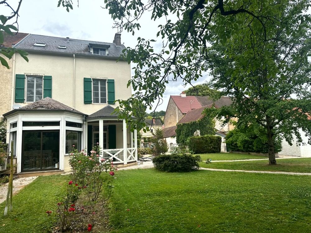ELEGANTE PROPRIETE AVEC PISCINE, GÎTE INDÉPENDANT ET ESPACE PROFESSIONNEL  POUILLY-EN-AUXOIS CENTRE