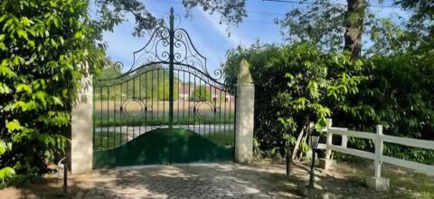   PROPRIETE Maison - 8 pi�ce(s) - 250 m�