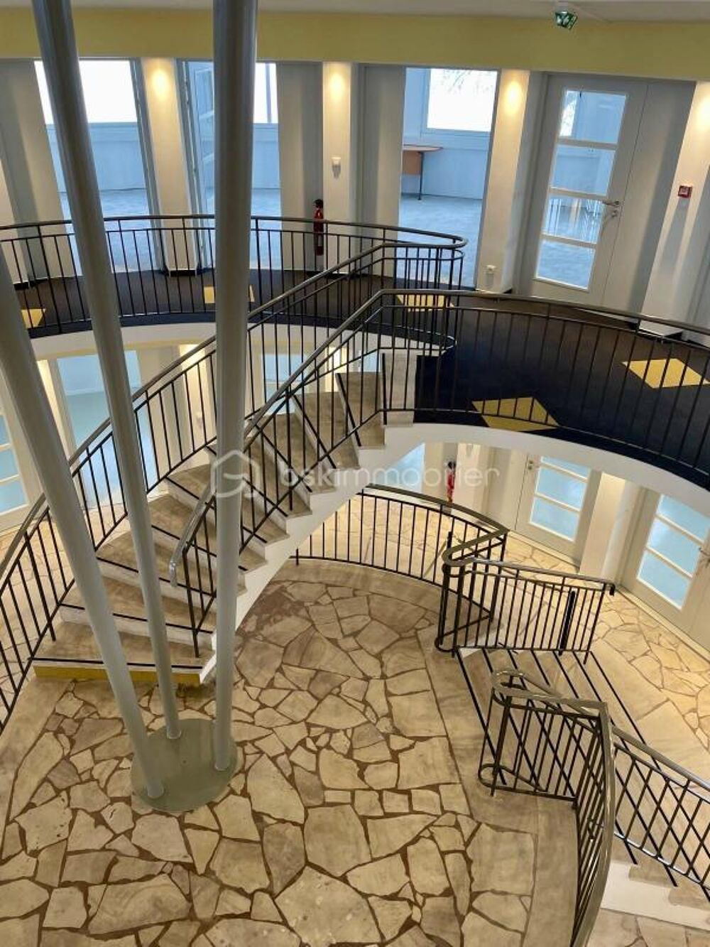   Local professionnel - 1017 m² Arcis sur aube