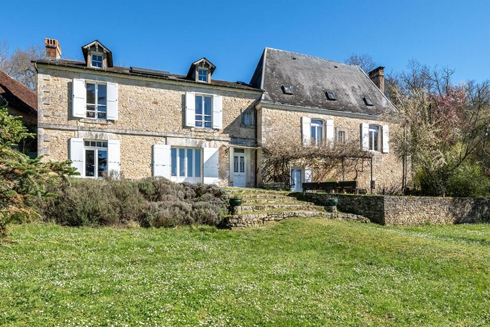 Propriété en pierre de type 7, piscine, dépendances, sur un terrain arboré de 6300 m²