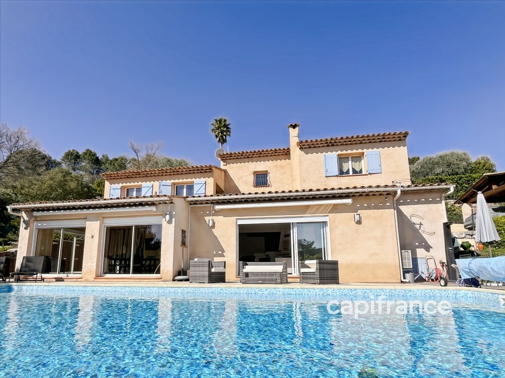 Villa avec piscine - 6 pièces - BAGNOLS EN FORET (83)