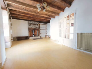 Maison 8 pièces 150 m² · à Pleaux · 150 m² · 73 000 €