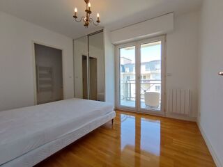  Appartement à louer 3 pièces 80 m²