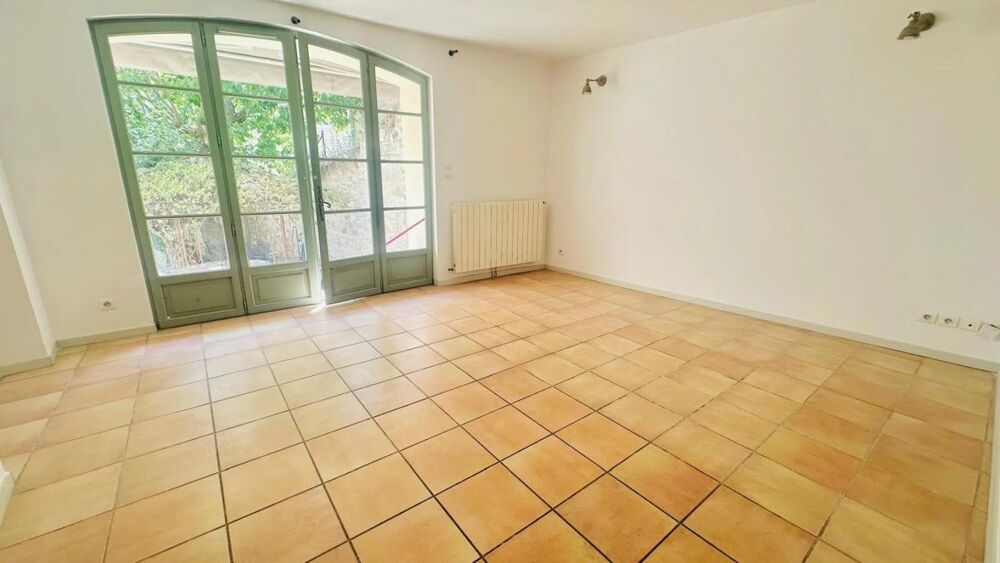 Location Appartement Charmante location T3 en rez-de-jardin au pied du Chateau d'Aramon Aramon