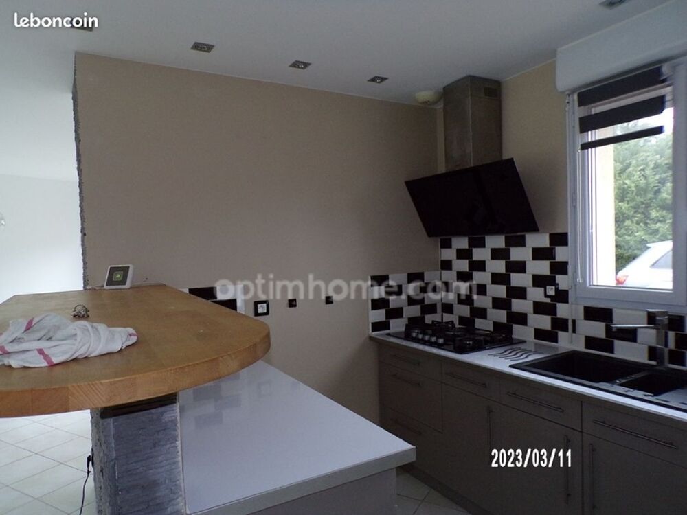 ? Plain-pied 105 m²  3 chambres + bureau  Terrain clos 700 m²  Roullet-Saint-Estèphe