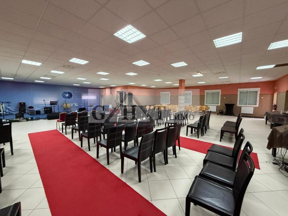   ENTREPOT/ BUREAU A VENDRE MERU 