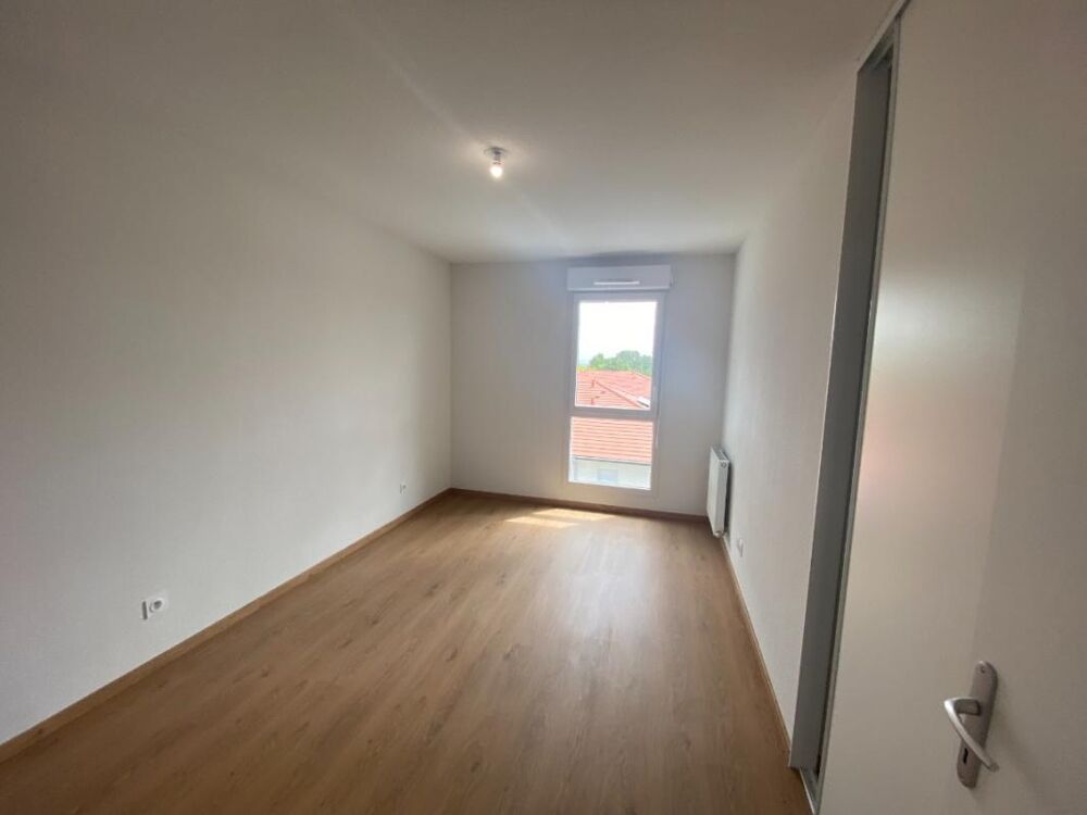 Location Appartement T4 avec balcon et double parking à VILLEFONTAINE Villefontaine