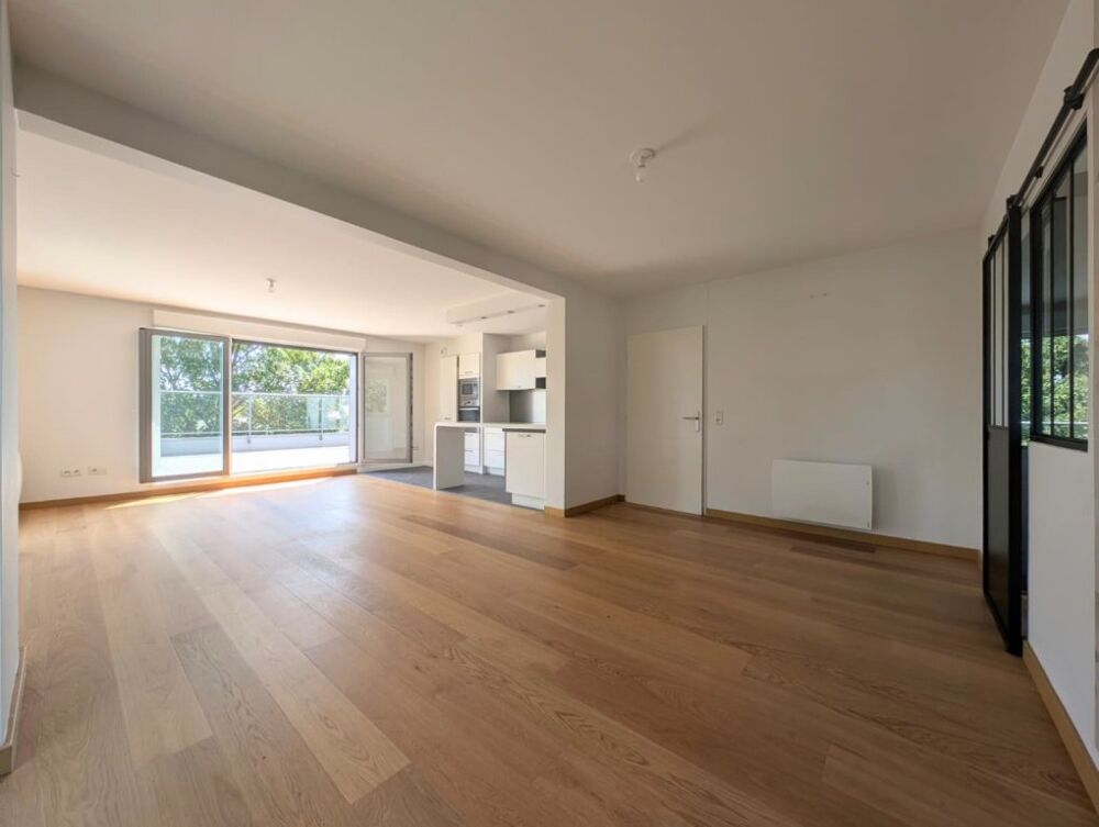 T4 d'exception en dernier étage avec 2 terrasses, garage et parking