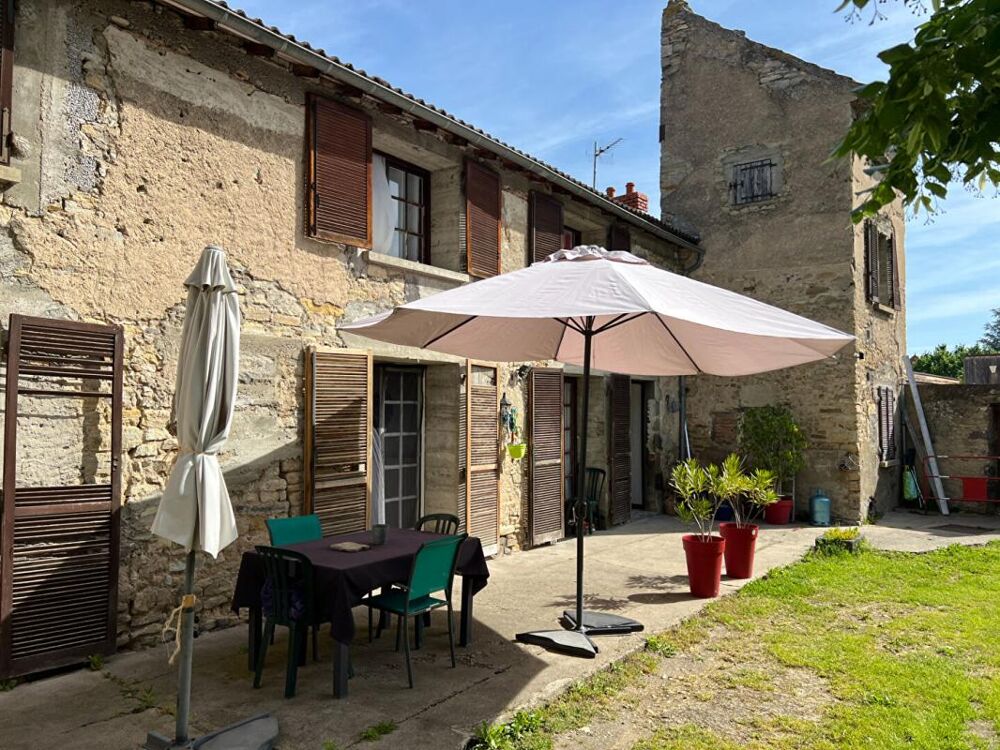 Corps de ferme avec grange et jardin clos -165 m² - Aubiat - Fort potentiel