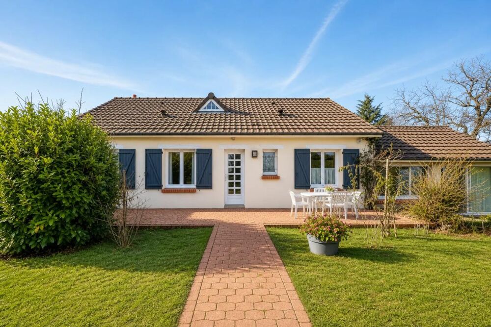 Maison de 6 pièces de 137 m² avec piscine à Les Bordes