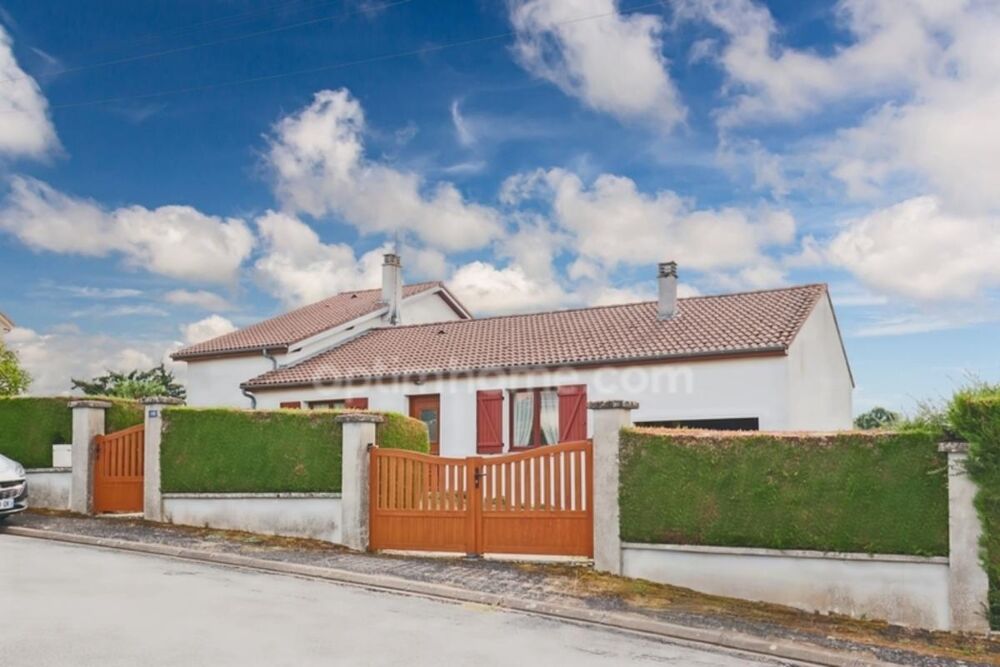 MAISON PLAIN PIED 99 m² + 20 m² en 1er niveau - 7 pièces - 5 Chambres - Garage - Terrain 655 m² - MAGNAC LAVAL (87)