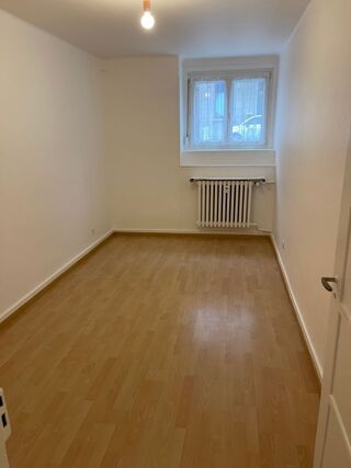  Appartement à louer 4 pièces 74 m²