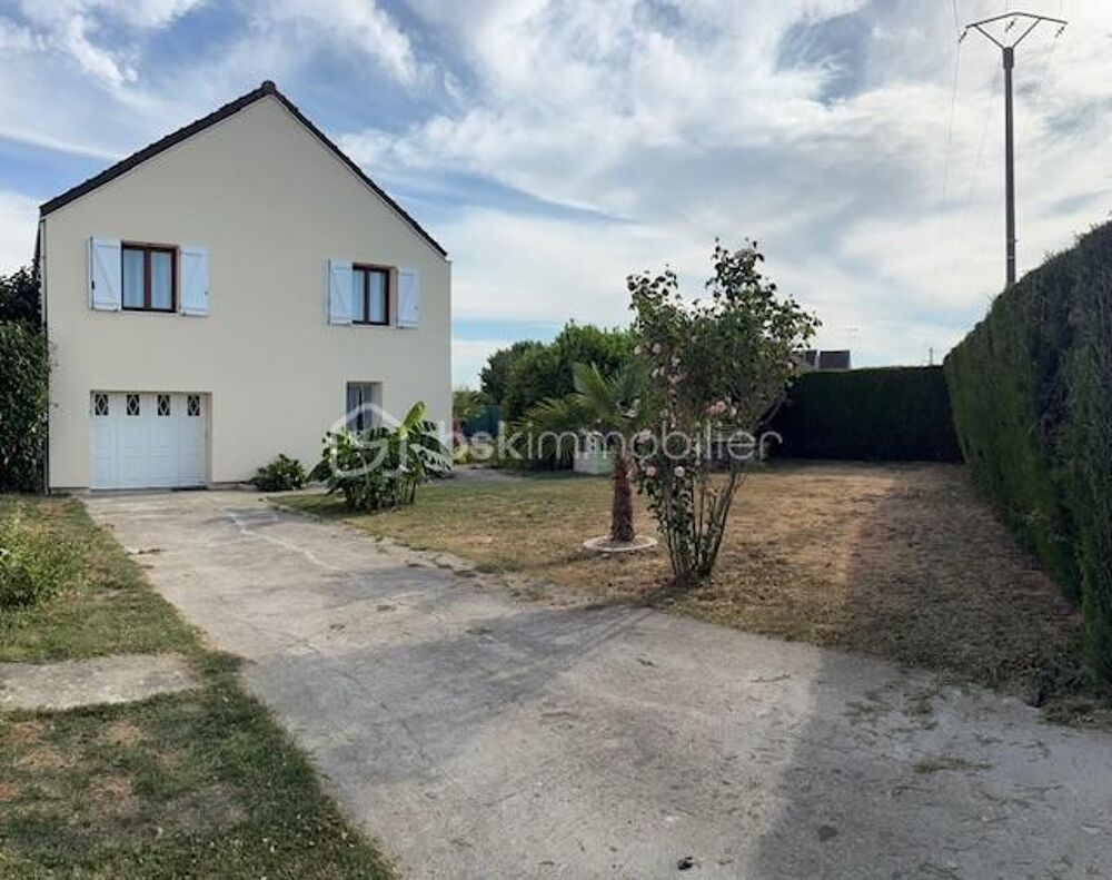 Maison individuelle avec étage,114m2 habitable, 3 chambres, avec piscine, terrain de 935m2