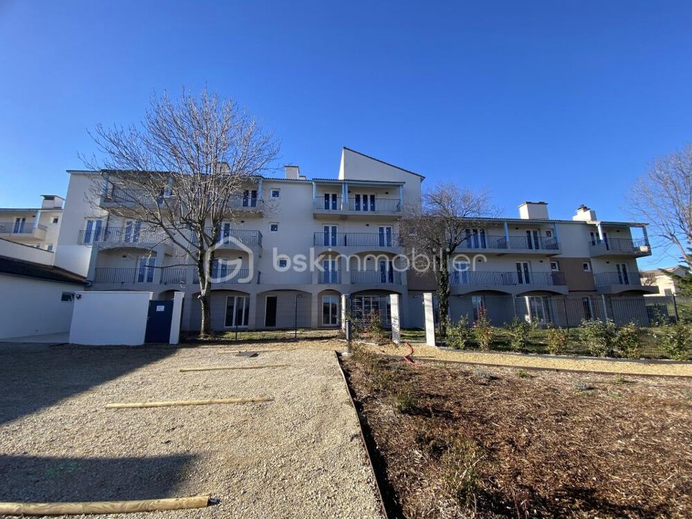 Appartement 2 pièces  68 m² avec jardin de 103 m²  à restaurer entièrement - Résidence avec ascenseur et parking avec portail