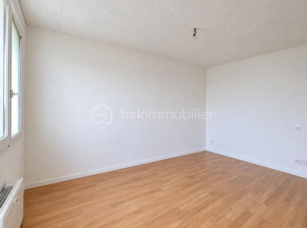 Vente Appartement APPARTEMENT_ 2 PIÈCES_ BALCON _ CAVE Gouaix